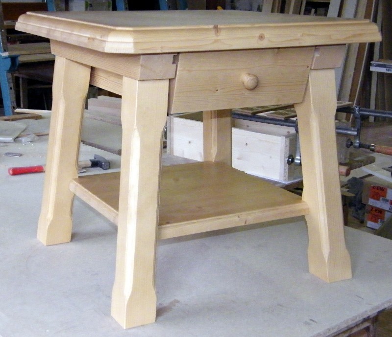 Rustikaler Tisch