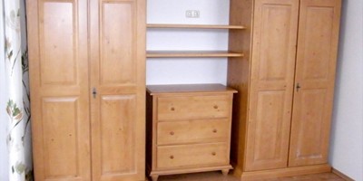 Kleiderschrank mit Kommode